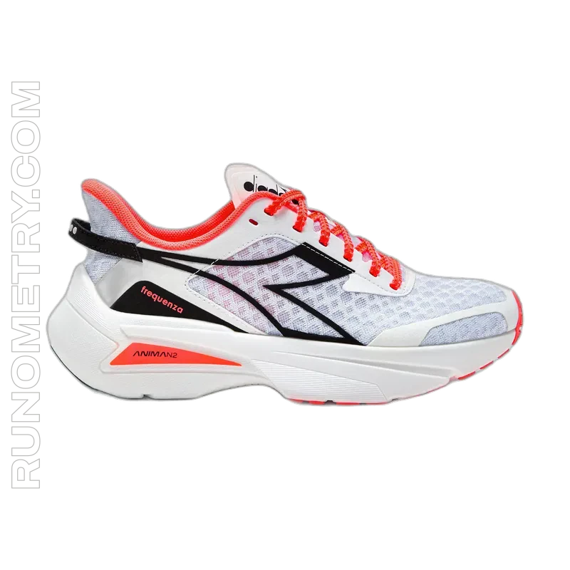 Diadora Frequenza, pohled z boku, Černá
