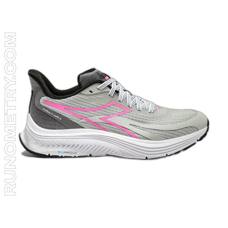 Diadora Mythos Blushield 9 Vortice, pohled z boku, Stříbrná