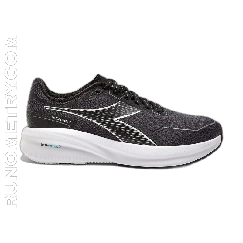 Diadora Mythos Blushield Volo 5, pohled z boku, Černá