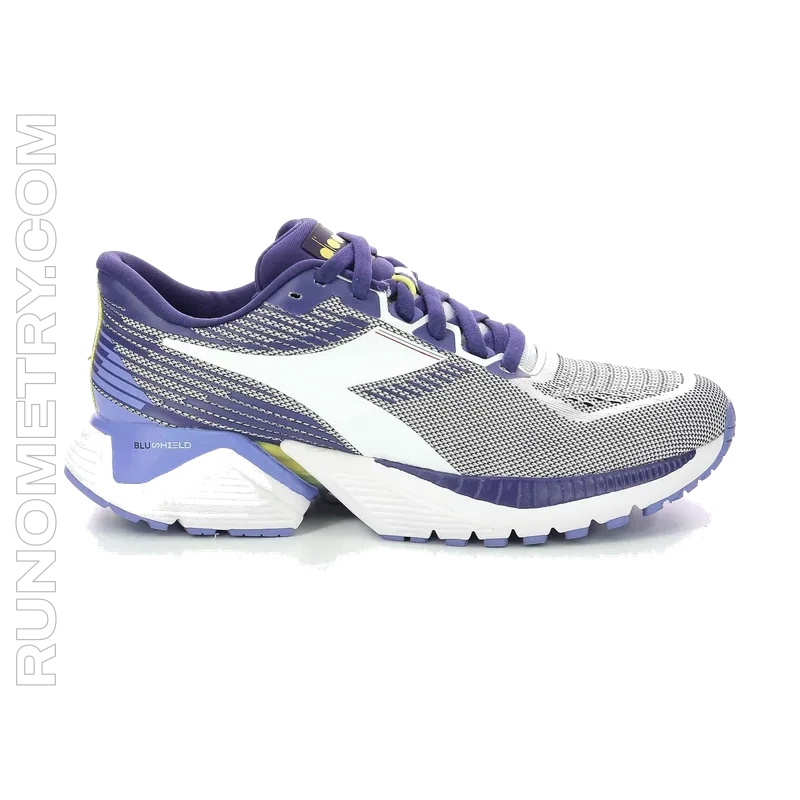 Diadora Mythos Vigore, zijaanzicht, Wit