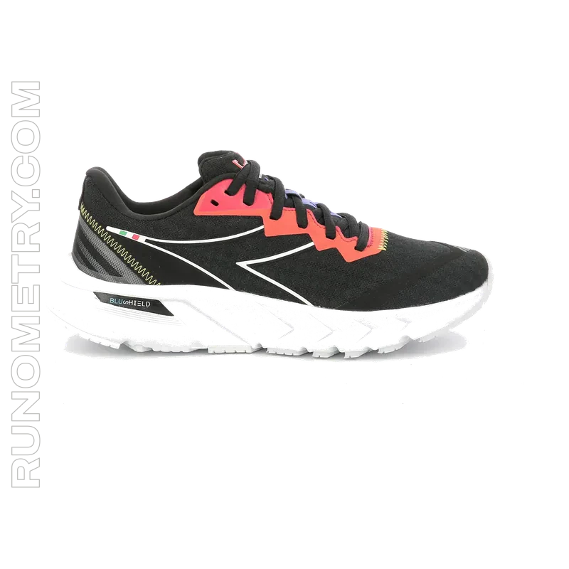 Diadora Mythos Volo 2, pohled z boku, Černá