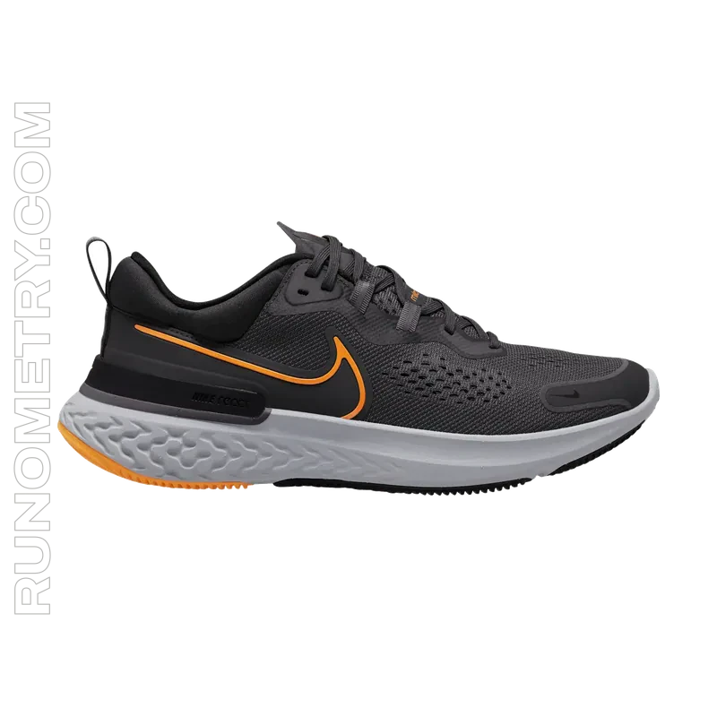 Nike React Miler 2, pohled z boku, Šedá
