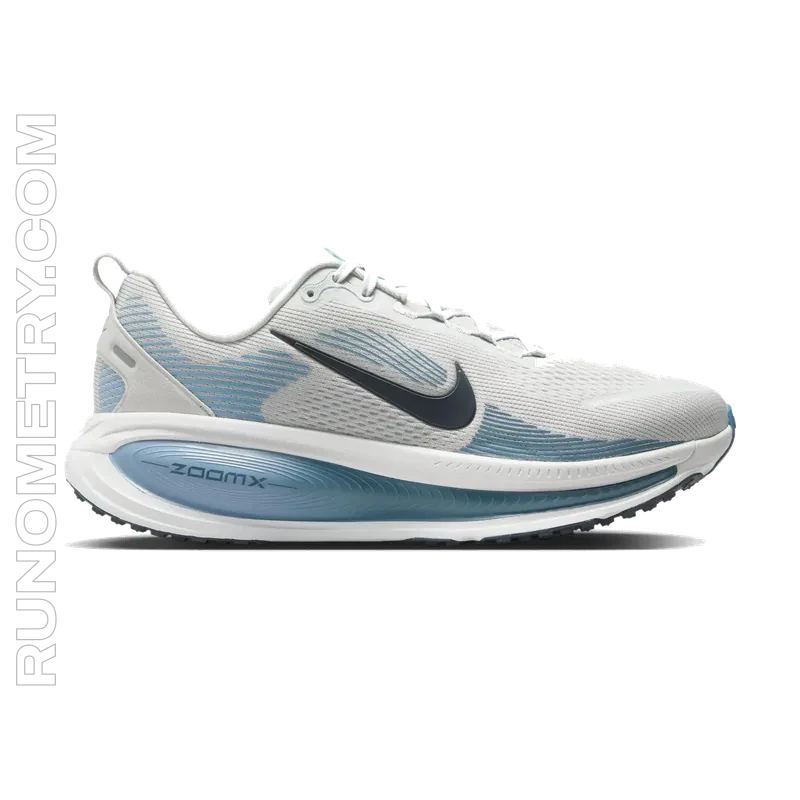 Nike Vomero 18, pohled z boku, Šedá